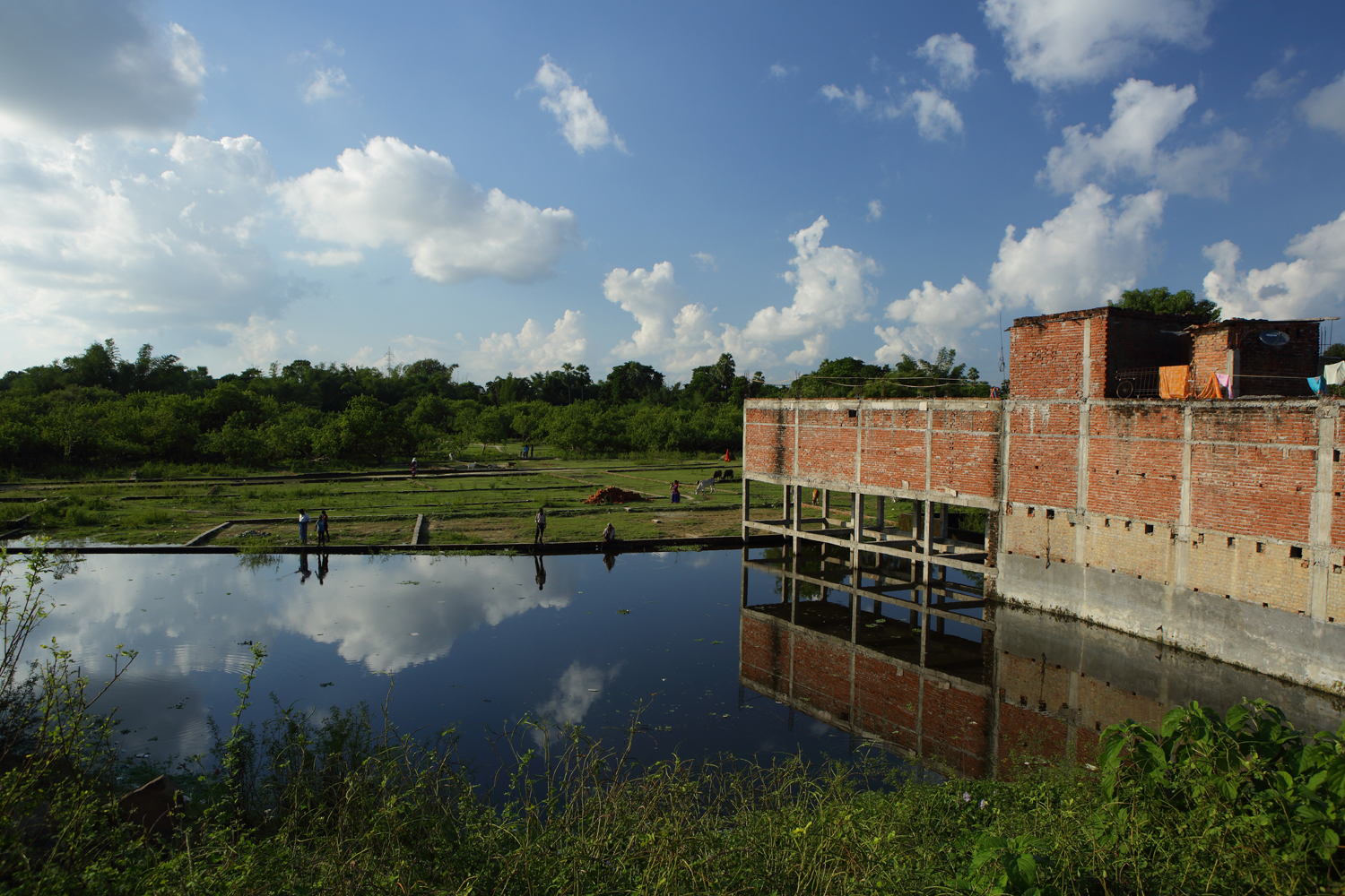 Thinking outside the city: The peri-urban space